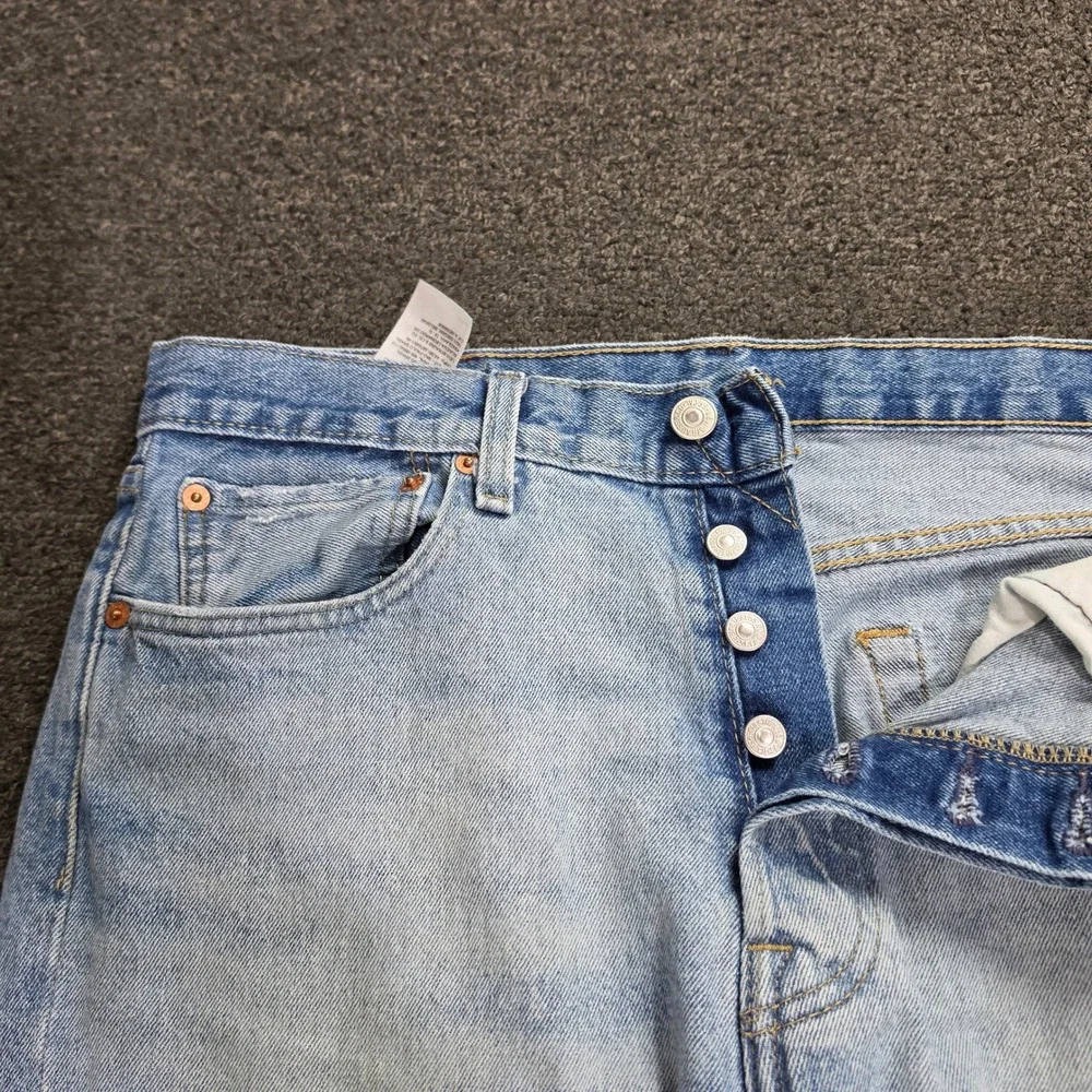 Levi's 501 Original Fit Jeans Mens 33x34 Light Wash Blue Button Fly Straight Leg